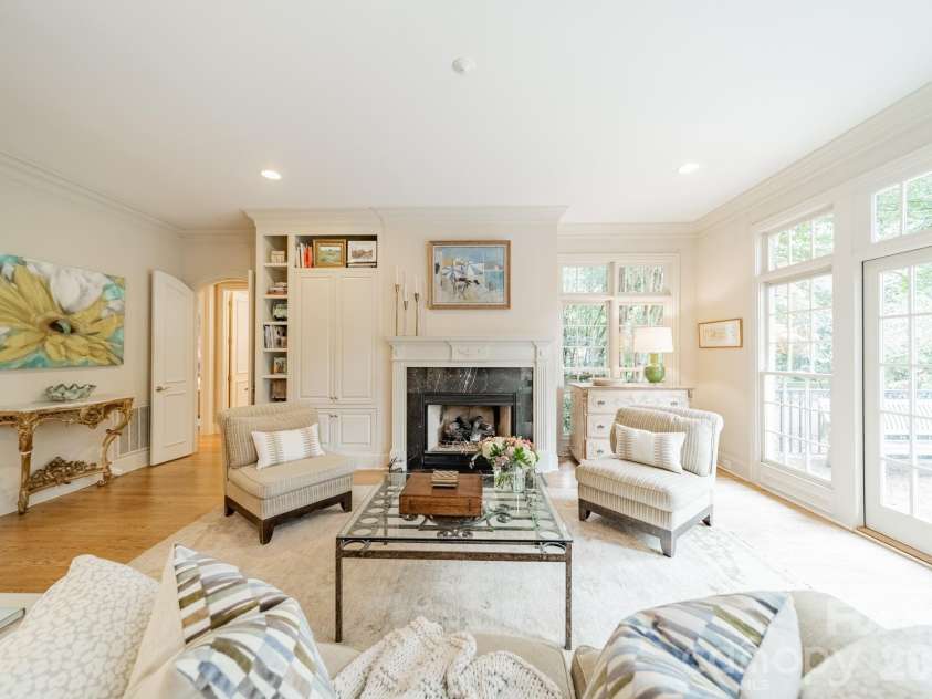 2516 Selwyn Avenue, Charlotte, NC 28209.  MLS# CAR4351447, YatesRealty ID 11673. Great Room