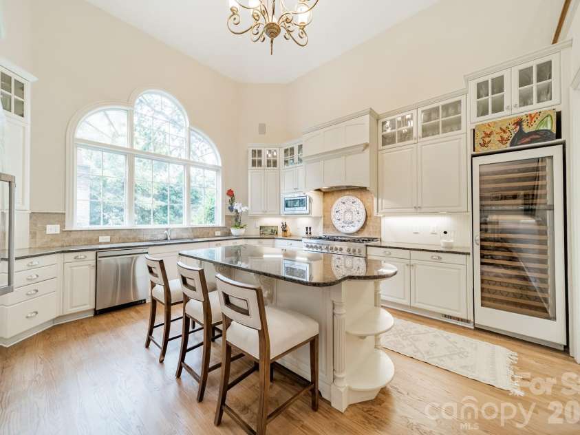 2516 Selwyn Avenue, Charlotte, NC 28209.  MLS# CAR4351447, YatesRealty ID 11673. Kitchen