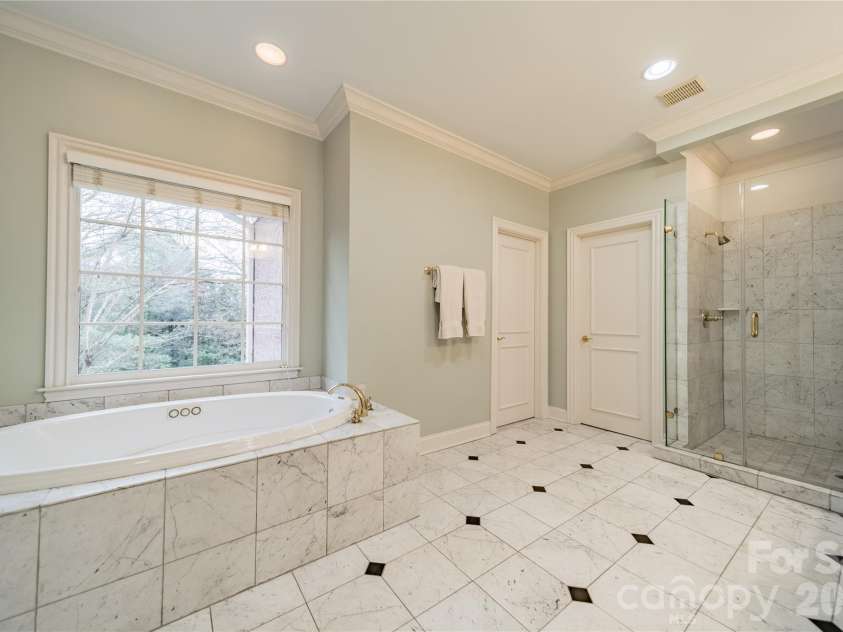 2516 Selwyn Avenue, Charlotte, NC 28209.  MLS# CAR4351447, YatesRealty ID 11673. Primary Bath