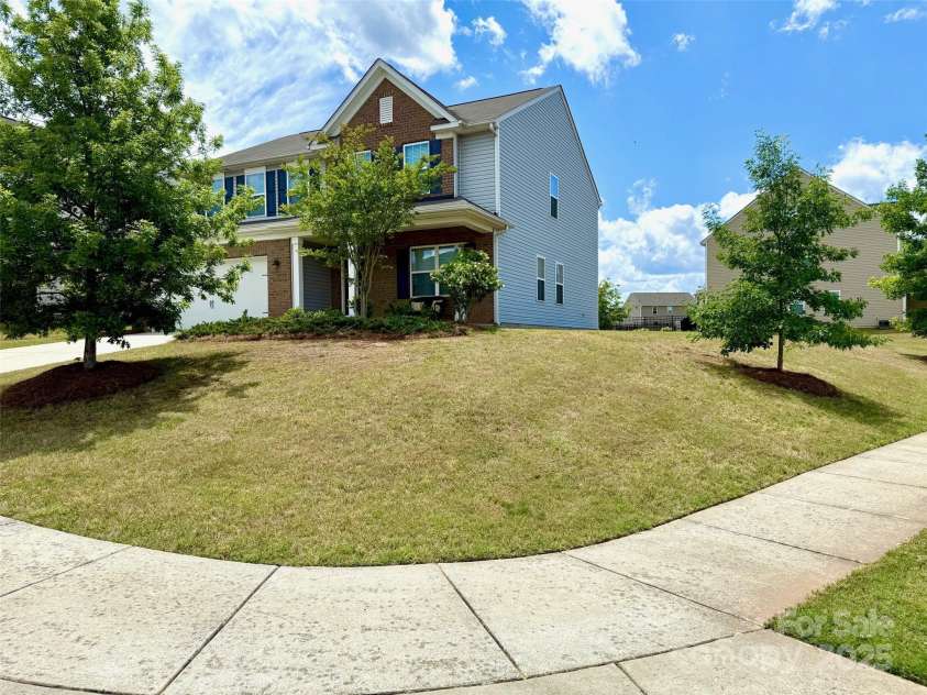 121 Mackinac Drive, Mooresville, NC 28117.  MLS# CAR4218931, YatesRealty ID 11674. 