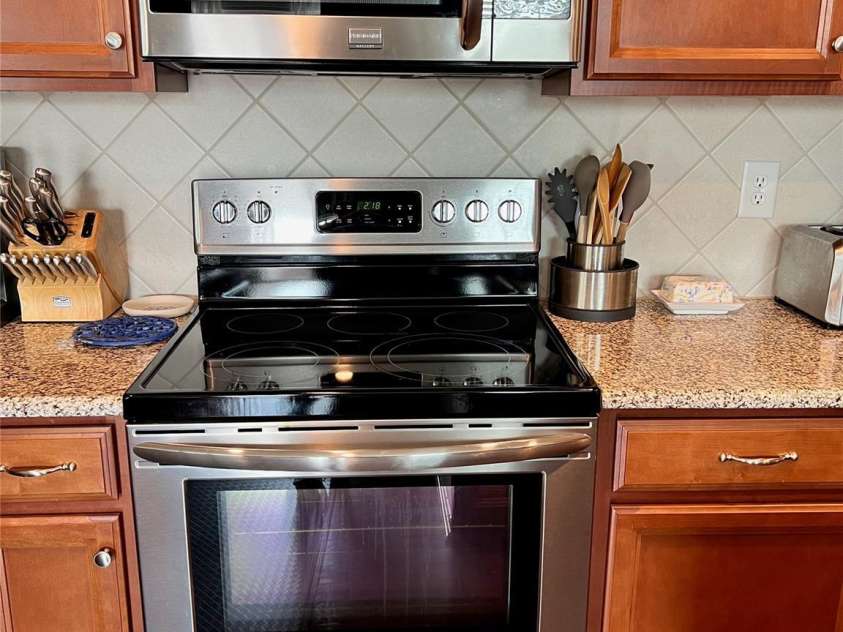 121 Mackinac Drive, Mooresville, NC 28117.  MLS# CAR4218931, YatesRealty ID 11674. All stainless steel appliances throughout kitchen.