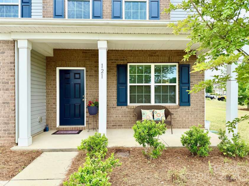 121 Mackinac Drive, Mooresville, NC 28117.  MLS# CAR4218931, YatesRealty ID 11674. Covered Front Porch