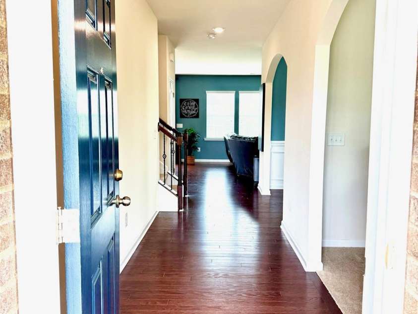 121 Mackinac Drive, Mooresville, NC 28117.  MLS# CAR4218931, YatesRealty ID 11674. Entry Hall w. Architectural Detail