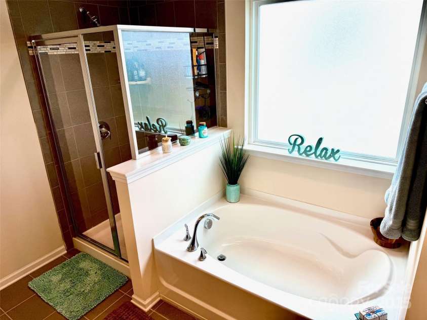 121 Mackinac Drive, Mooresville, NC 28117.  MLS# CAR4218931, YatesRealty ID 11674. Full Tile Shower with Garden Tub