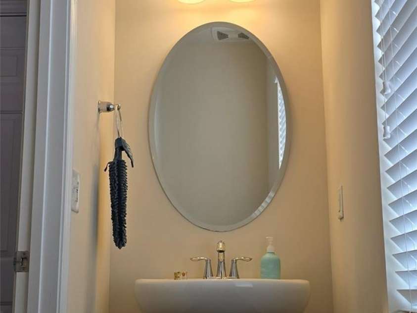 121 Mackinac Drive, Mooresville, NC 28117.  MLS# CAR4218931, YatesRealty ID 11674. Half-Bathroom