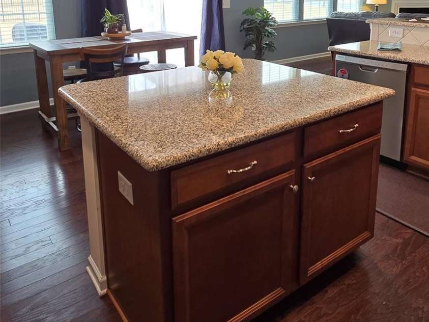 121 Mackinac Drive, Mooresville, NC 28117.  MLS# CAR4218931, YatesRealty ID 11674. Kitchen Island