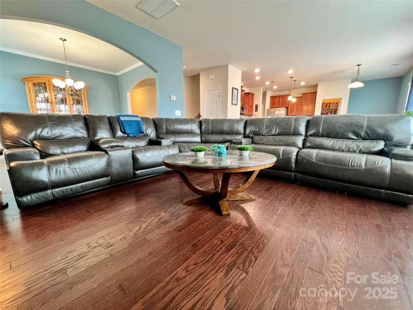 121 Mackinac Drive, Mooresville, NC 28117.  MLS# CAR4218931, YatesRealty ID 11674. Large Family Room
