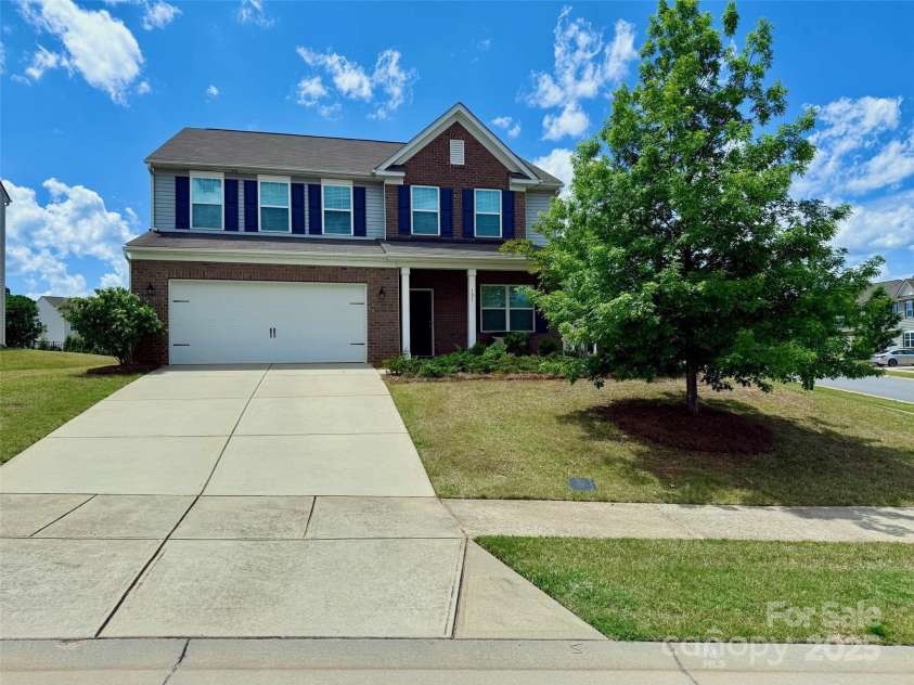 121 Mackinac Drive, Mooresville, NC 28117.  MLS# CAR4218931, YatesRealty ID 11674. Oversized corner lot with playground across the street.