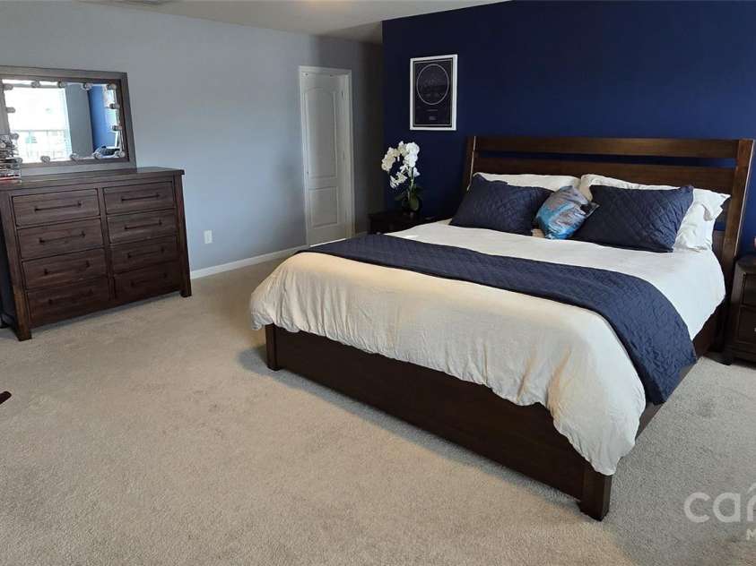 121 Mackinac Drive, Mooresville, NC 28117.  MLS# CAR4218931, YatesRealty ID 11674. Oversized Main Bedroom with walk-in closet and ensuite bathroom.