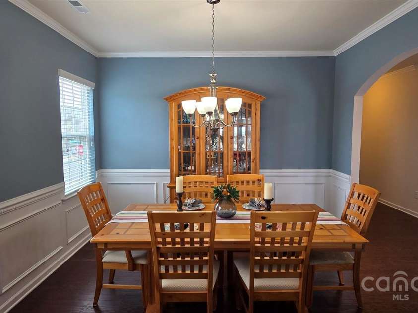 121 Mackinac Drive, Mooresville, NC 28117.  MLS# CAR4218931, YatesRealty ID 11674. Spacious Dining Room For Hosting Family Gathering