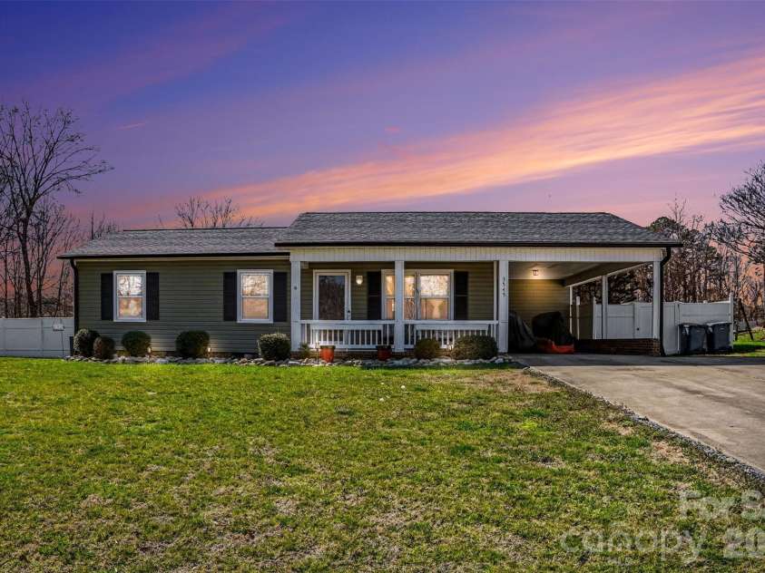 3545 Yorkland Drive, Hickory, NC 28601.  MLS# CAR4351565, YatesRealty ID 11675. 