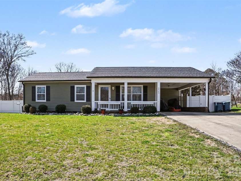 3545 Yorkland Drive, Hickory, NC 28601.  MLS# CAR4351565, YatesRealty ID 11675. 