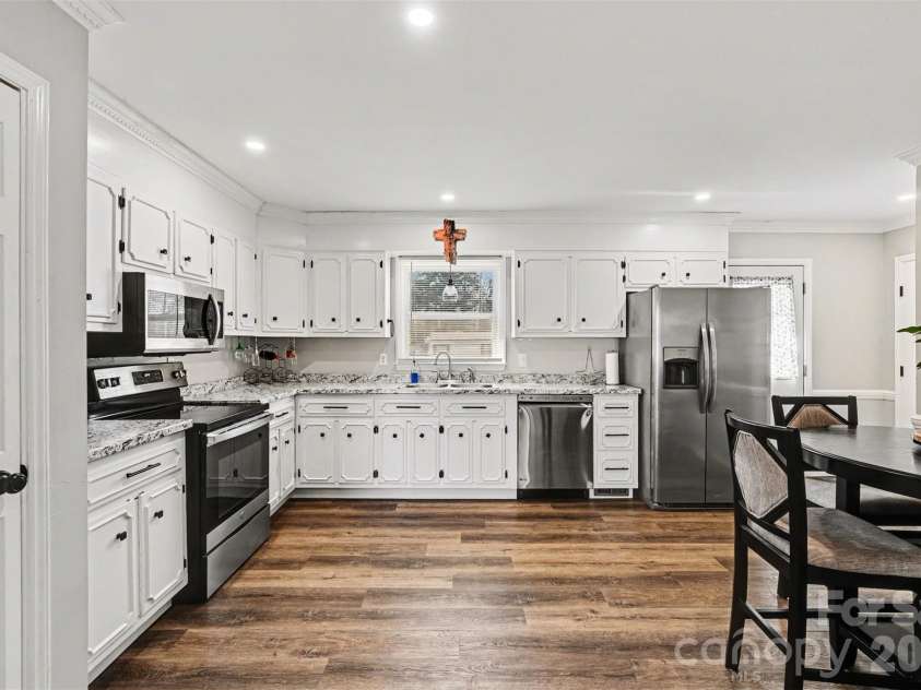 3545 Yorkland Drive, Hickory, NC 28601.  MLS# CAR4351565, YatesRealty ID 11675. 