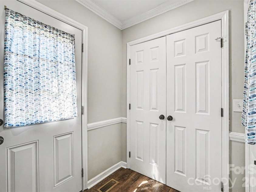 3545 Yorkland Drive, Hickory, NC 28601.  MLS# CAR4351565, YatesRealty ID 11675. 