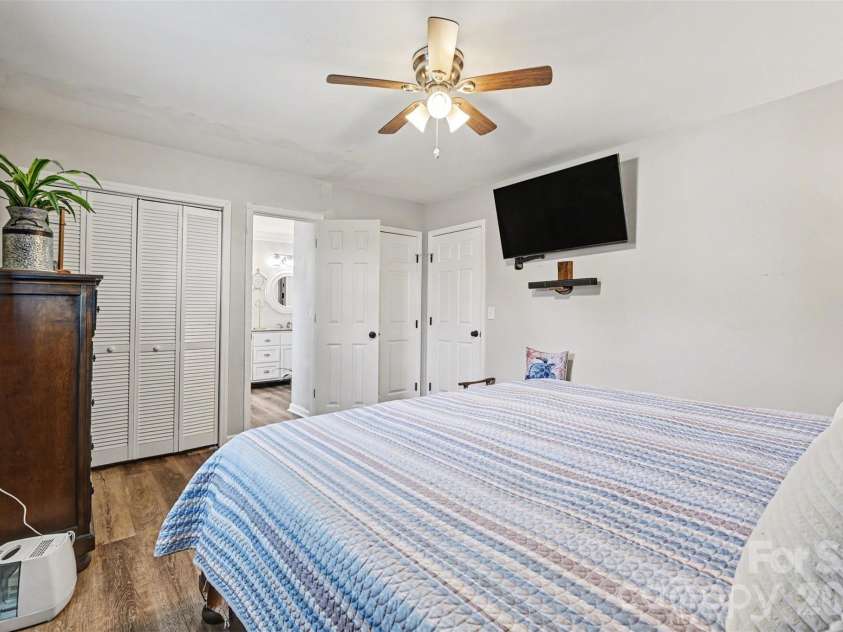 3545 Yorkland Drive, Hickory, NC 28601.  MLS# CAR4351565, YatesRealty ID 11675. 