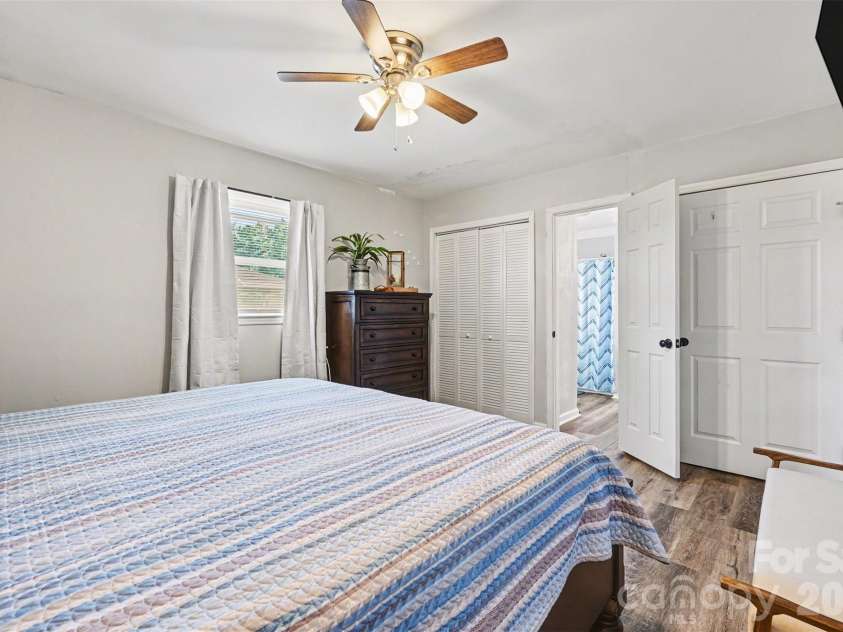 3545 Yorkland Drive, Hickory, NC 28601.  MLS# CAR4351565, YatesRealty ID 11675. 