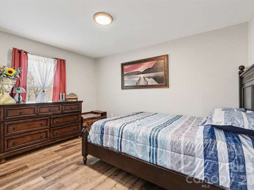 3545 Yorkland Drive, Hickory, NC 28601.  MLS# CAR4351565, YatesRealty ID 11675. 