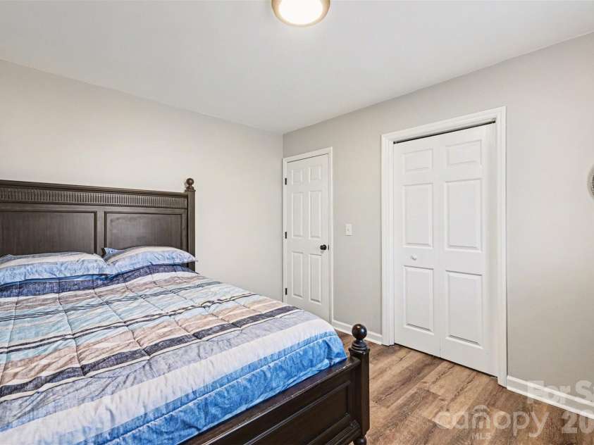 3545 Yorkland Drive, Hickory, NC 28601.  MLS# CAR4351565, YatesRealty ID 11675. 