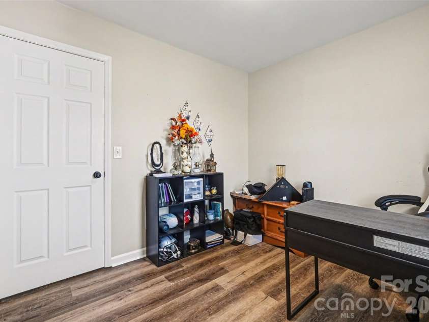 3545 Yorkland Drive, Hickory, NC 28601.  MLS# CAR4351565, YatesRealty ID 11675. 