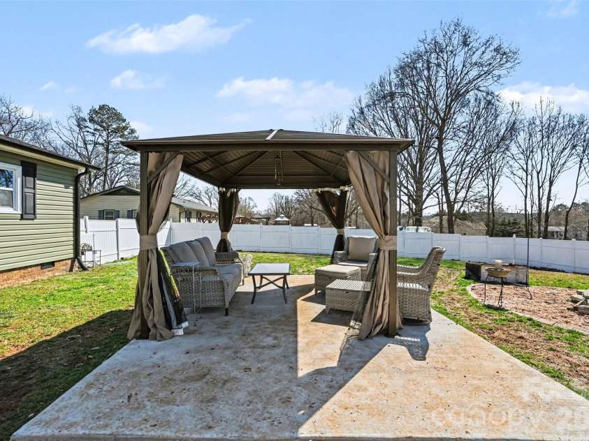 3545 Yorkland Drive, Hickory, NC 28601.  MLS# CAR4351565, YatesRealty ID 11675. 