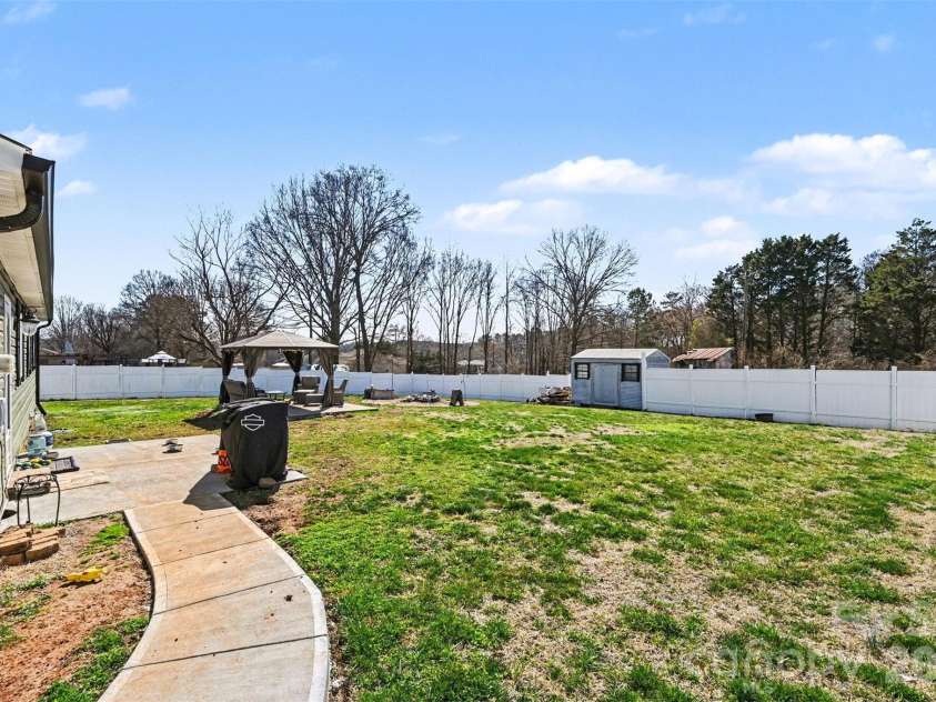 3545 Yorkland Drive, Hickory, NC 28601.  MLS# CAR4351565, YatesRealty ID 11675. 