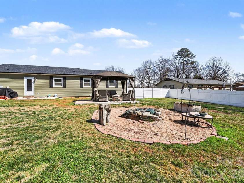 3545 Yorkland Drive, Hickory, NC 28601.  MLS# CAR4351565, YatesRealty ID 11675. 