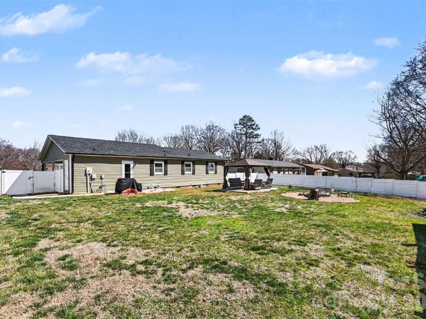 3545 Yorkland Drive, Hickory, NC 28601.  MLS# CAR4351565, YatesRealty ID 11675. 