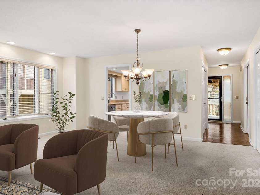 401 Scarlet Oak Lane, Hendersonville, NC 28791.  MLS# CAR4215612, YatesRealty ID 11677. 