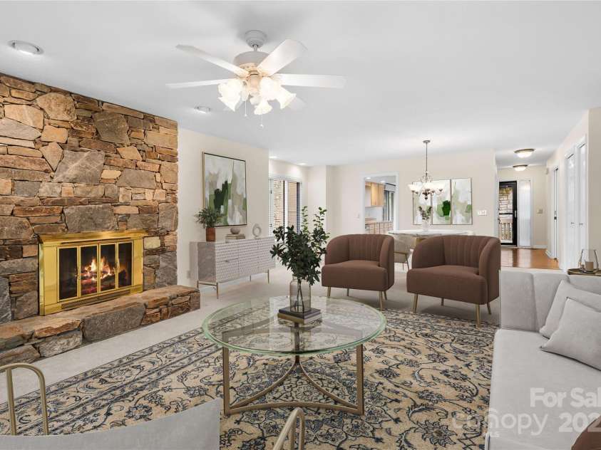 401 Scarlet Oak Lane, Hendersonville, NC 28791.  MLS# CAR4215612, YatesRealty ID 11677. Gas Logs & Stone Fireplace