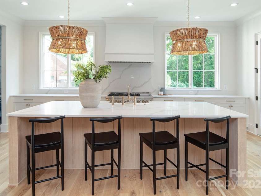 1214 Kings Drive, Charlotte, NC 28207.  MLS# CAR4215247, YatesRealty ID 11678. 