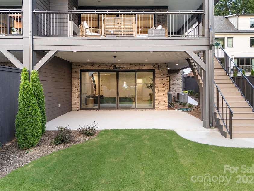 1214 Kings Drive, Charlotte, NC 28207.  MLS# CAR4215247, YatesRealty ID 11678. 