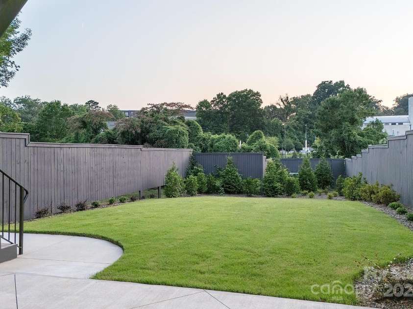 1214 Kings Drive, Charlotte, NC 28207.  MLS# CAR4215247, YatesRealty ID 11678. 