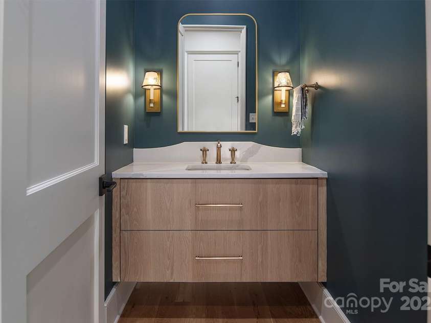 1214 Kings Drive, Charlotte, NC 28207.  MLS# CAR4215247, YatesRealty ID 11678. 