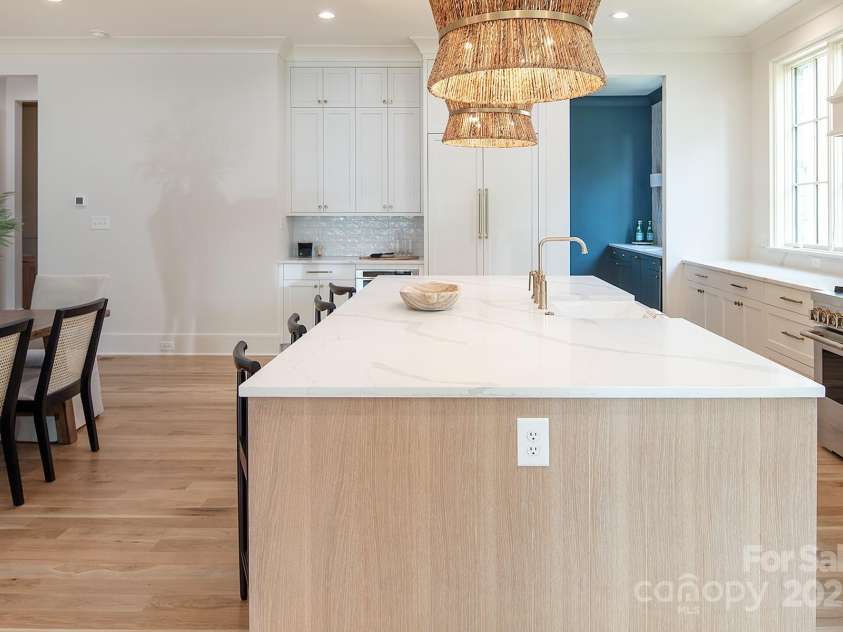 1214 Kings Drive, Charlotte, NC 28207.  MLS# CAR4215247, YatesRealty ID 11678. 