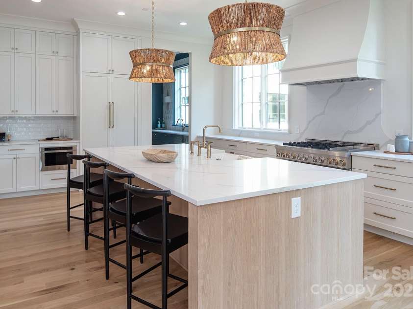1214 Kings Drive, Charlotte, NC 28207.  MLS# CAR4215247, YatesRealty ID 11678. 