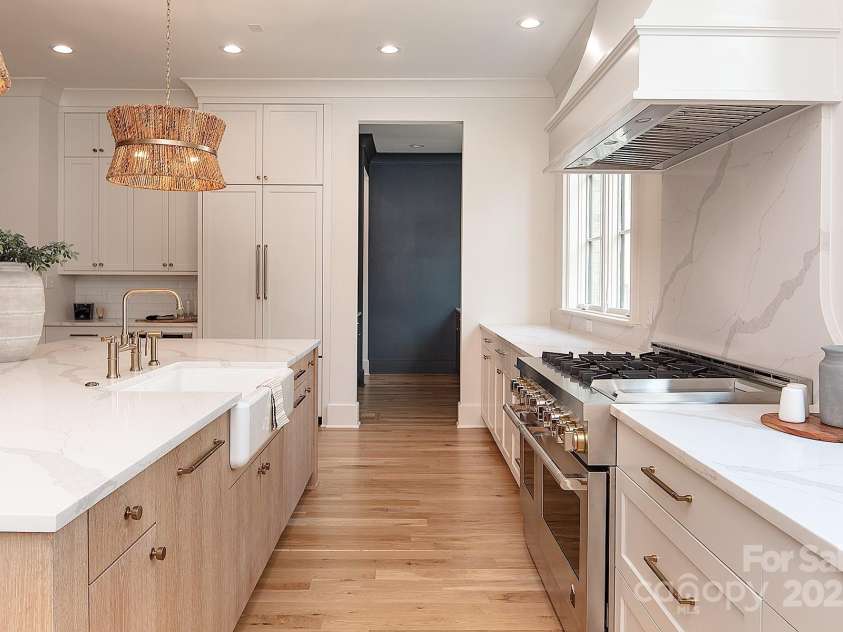 1214 Kings Drive, Charlotte, NC 28207.  MLS# CAR4215247, YatesRealty ID 11678. 