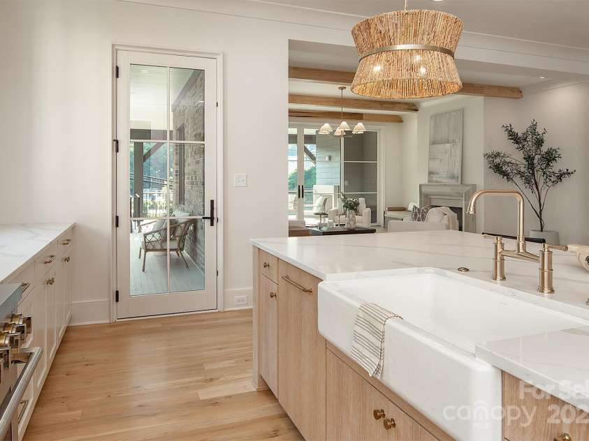 1214 Kings Drive, Charlotte, NC 28207.  MLS# CAR4215247, YatesRealty ID 11678. 
