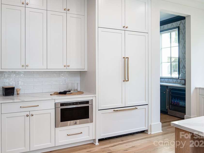 1214 Kings Drive, Charlotte, NC 28207.  MLS# CAR4215247, YatesRealty ID 11678. 