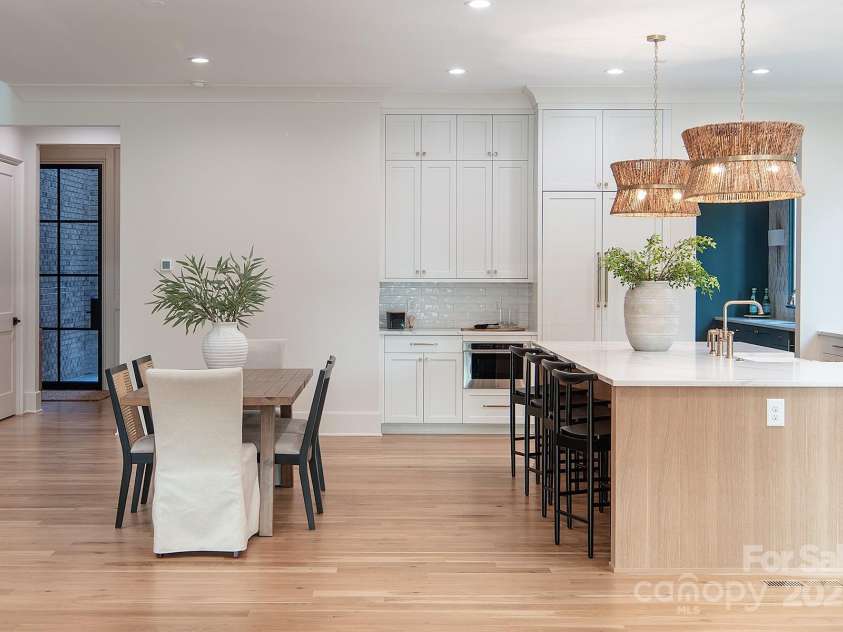 1214 Kings Drive, Charlotte, NC 28207.  MLS# CAR4215247, YatesRealty ID 11678. 