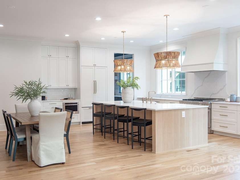 1214 Kings Drive, Charlotte, NC 28207.  MLS# CAR4215247, YatesRealty ID 11678. 
