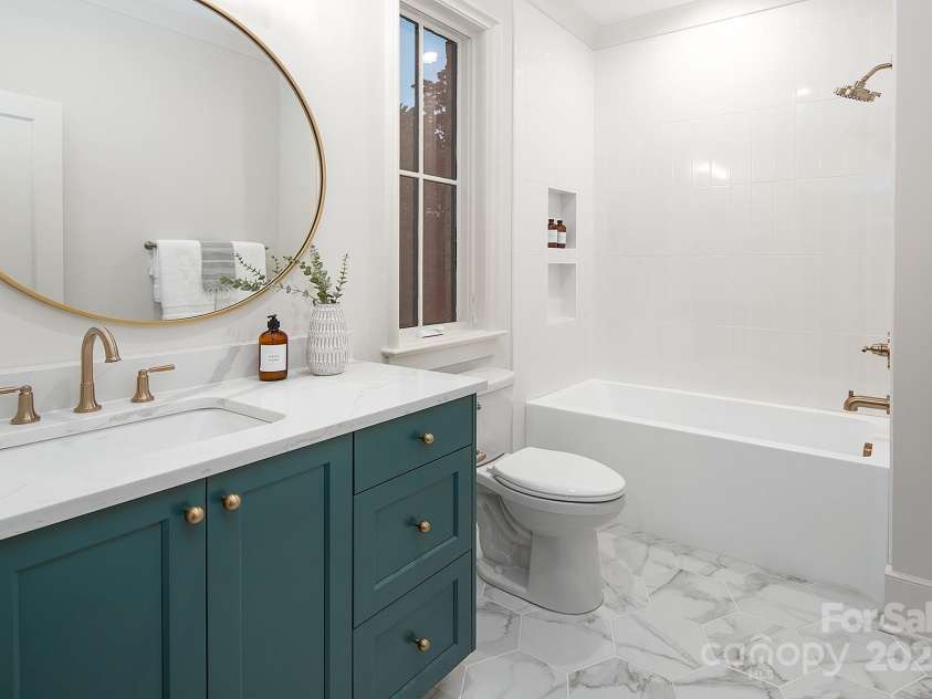 1214 Kings Drive, Charlotte, NC 28207.  MLS# CAR4215247, YatesRealty ID 11678. 
