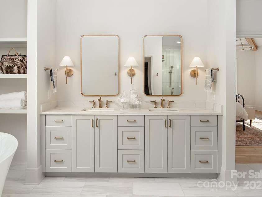 1214 Kings Drive, Charlotte, NC 28207.  MLS# CAR4309350, YatesRealty ID 11678. 