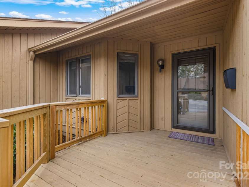 603 Red Oak Drive, Hendersonville, NC 28791.  MLS# CAR4234152, YatesRealty ID 11679. 