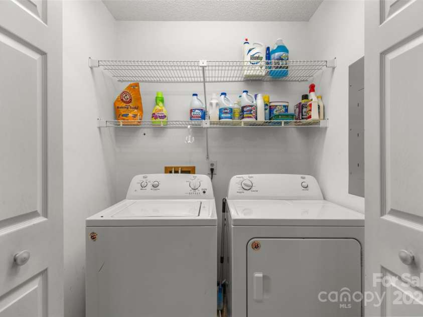 603 Red Oak Drive, Hendersonville, NC 28791.  MLS# CAR4234152, YatesRealty ID 11679. 