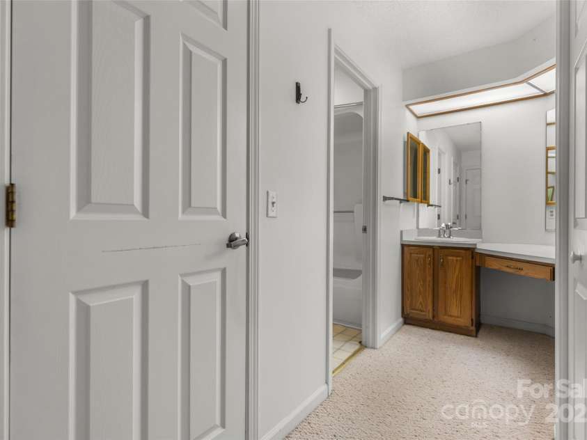 603 Red Oak Drive, Hendersonville, NC 28791.  MLS# CAR4234152, YatesRealty ID 11679. 