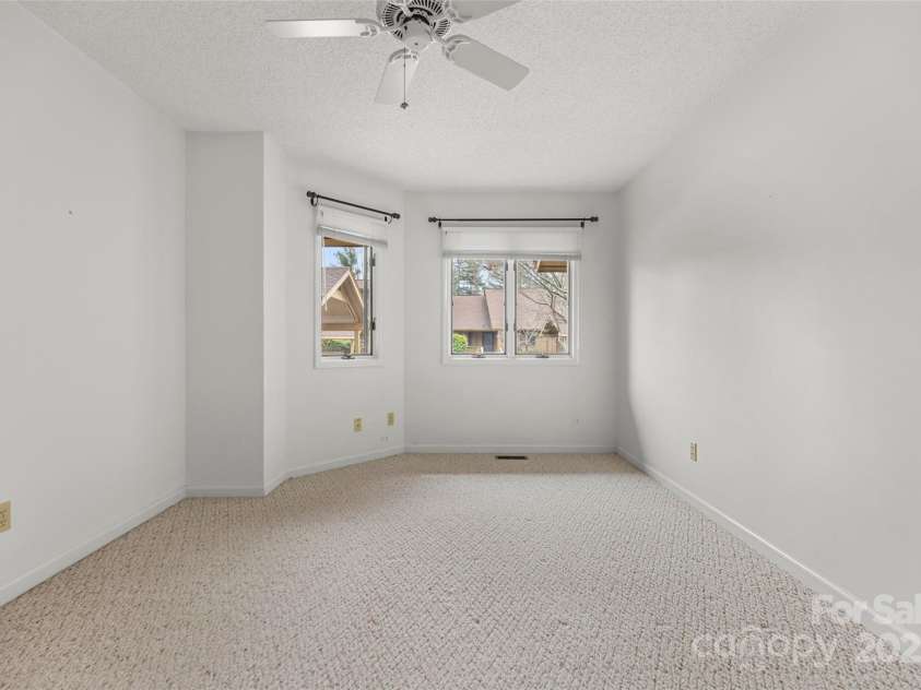 603 Red Oak Drive, Hendersonville, NC 28791.  MLS# CAR4234152, YatesRealty ID 11679. 