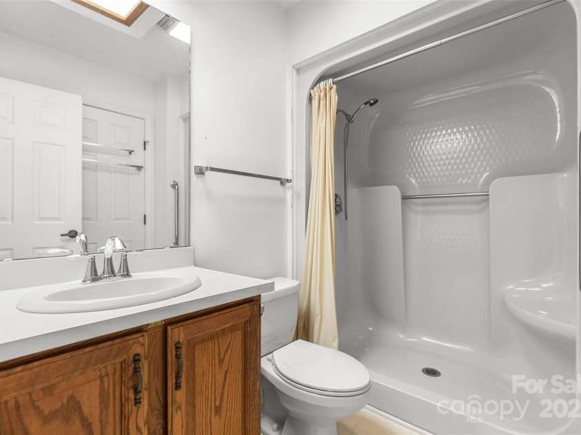 603 Red Oak Drive, Hendersonville, NC 28791.  MLS# CAR4234152, YatesRealty ID 11679. 