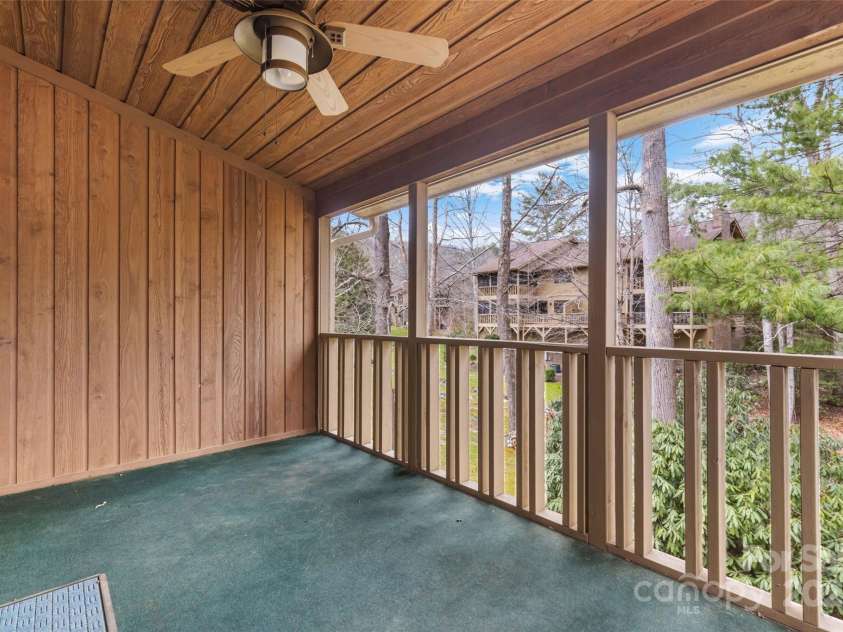 603 Red Oak Drive, Hendersonville, NC 28791.  MLS# CAR4234152, YatesRealty ID 11679. 