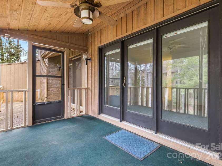 603 Red Oak Drive, Hendersonville, NC 28791.  MLS# CAR4234152, YatesRealty ID 11679. 