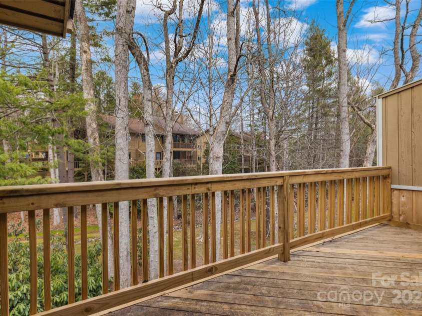 603 Red Oak Drive, Hendersonville, NC 28791.  MLS# CAR4234152, YatesRealty ID 11679. 